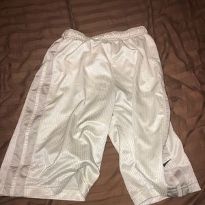 White Nike basketball shirt with stripes